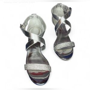 🎉✨ NEW - Caparros - Double Strap Quirin Silver Rhinestone Kitten Wedge Heels 7.5